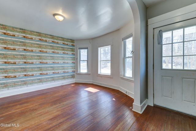 215 Elm Street, Schenectady, NY 12304