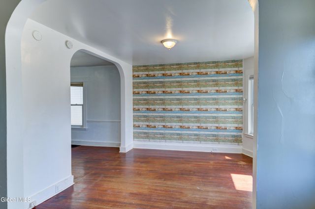 215 Elm Street, Schenectady, NY 12304