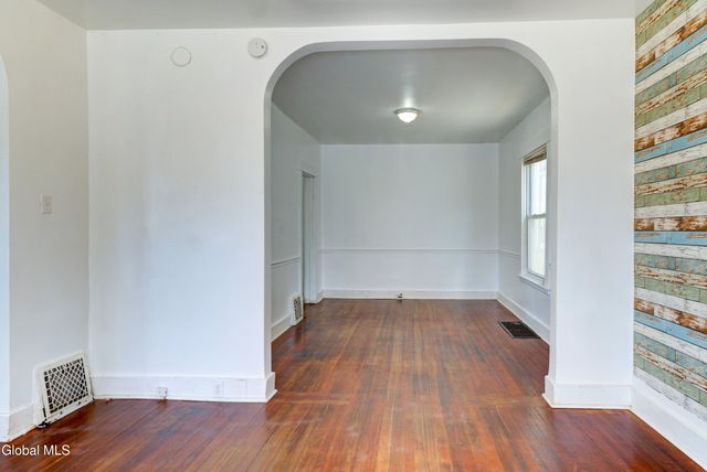 215 Elm Street, Schenectady, NY 12304