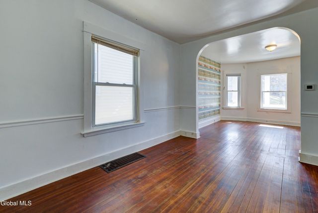 215 Elm Street, Schenectady, NY 12304