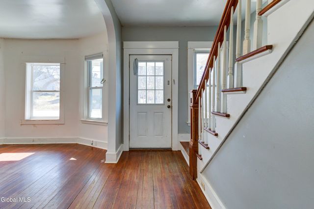 215 Elm Street, Schenectady, NY 12304