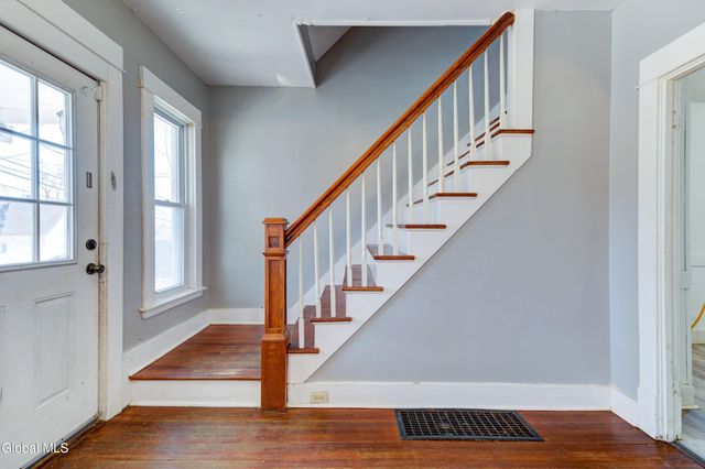 215 Elm Street, Schenectady, NY 12304