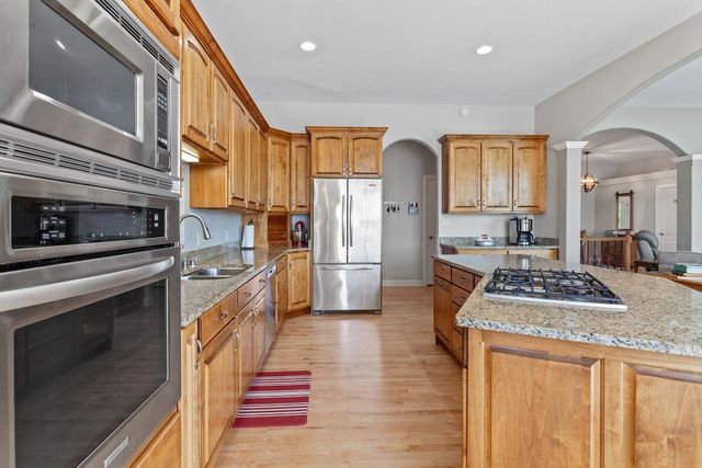 387 Still Water COURT, Dousman, WI 53118