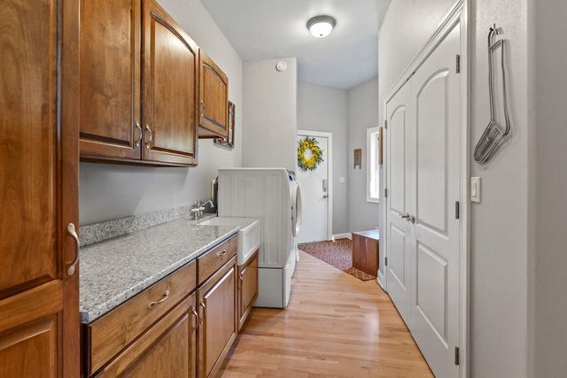 387 Still Water COURT, Dousman, WI 53118