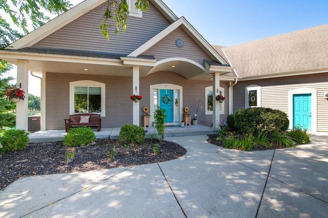 387 Still Water COURT, Dousman, WI 53118
