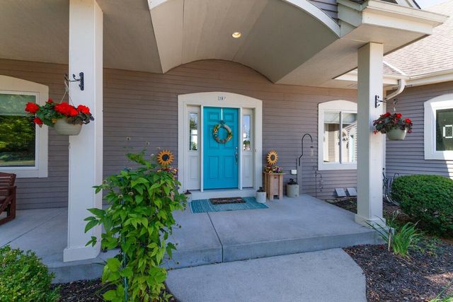 387 Still Water COURT, Dousman, WI 53118