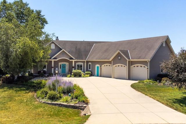 387 Still Water COURT, Dousman, WI 53118