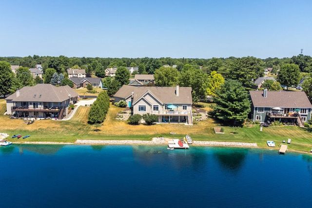 387 Still Water COURT, Dousman, WI 53118