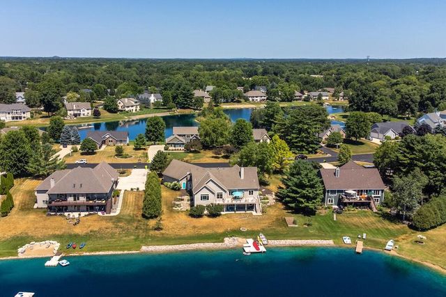 387 Still Water COURT, Dousman, WI 53118