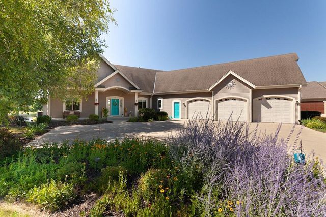 387 Still Water COURT, Dousman, WI 53118
