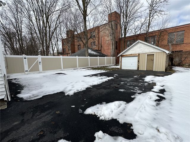 52 Dr Samuel Mccree Way, Rochester, NY 14608