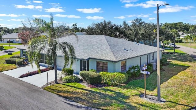 2024 HEREFORD DRIVE 49, Sun City Center, FL 33573