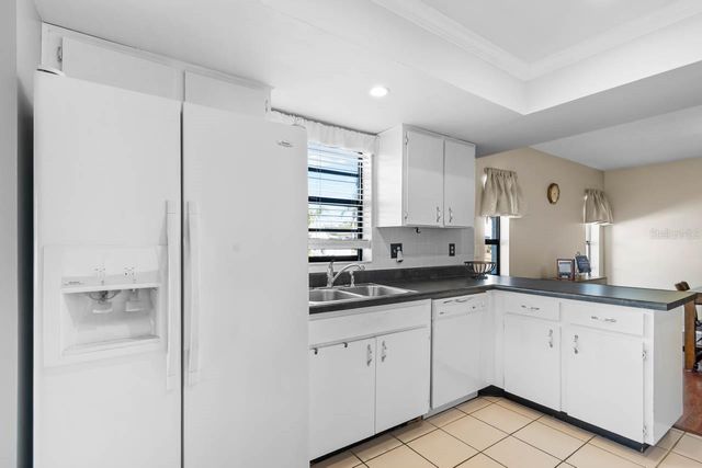 2024 HEREFORD DRIVE 49, Sun City Center, FL 33573