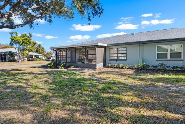 2024 HEREFORD DRIVE 49, Sun City Center, FL 33573