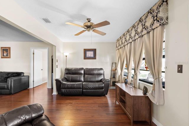 2024 HEREFORD DRIVE 49, Sun City Center, FL 33573