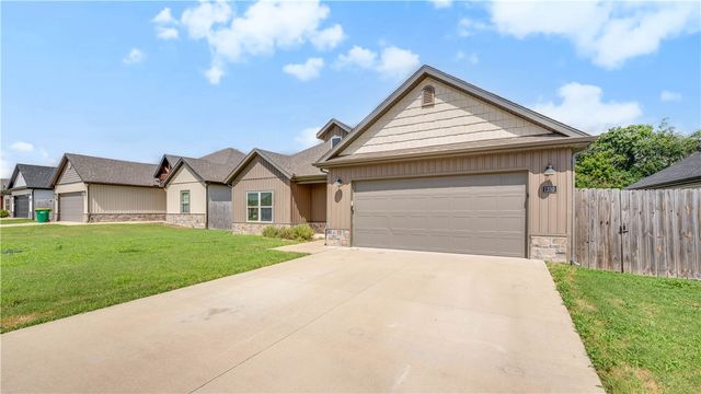 1230 Mt Hood Drive, Centerton, AR 72719