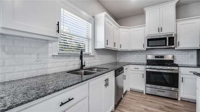 1230 Mt Hood Drive, Centerton, AR 72719
