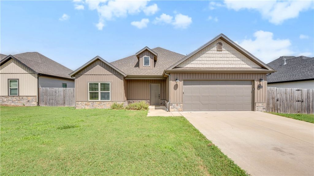 1230 Mt Hood Drive, Centerton, AR 72719