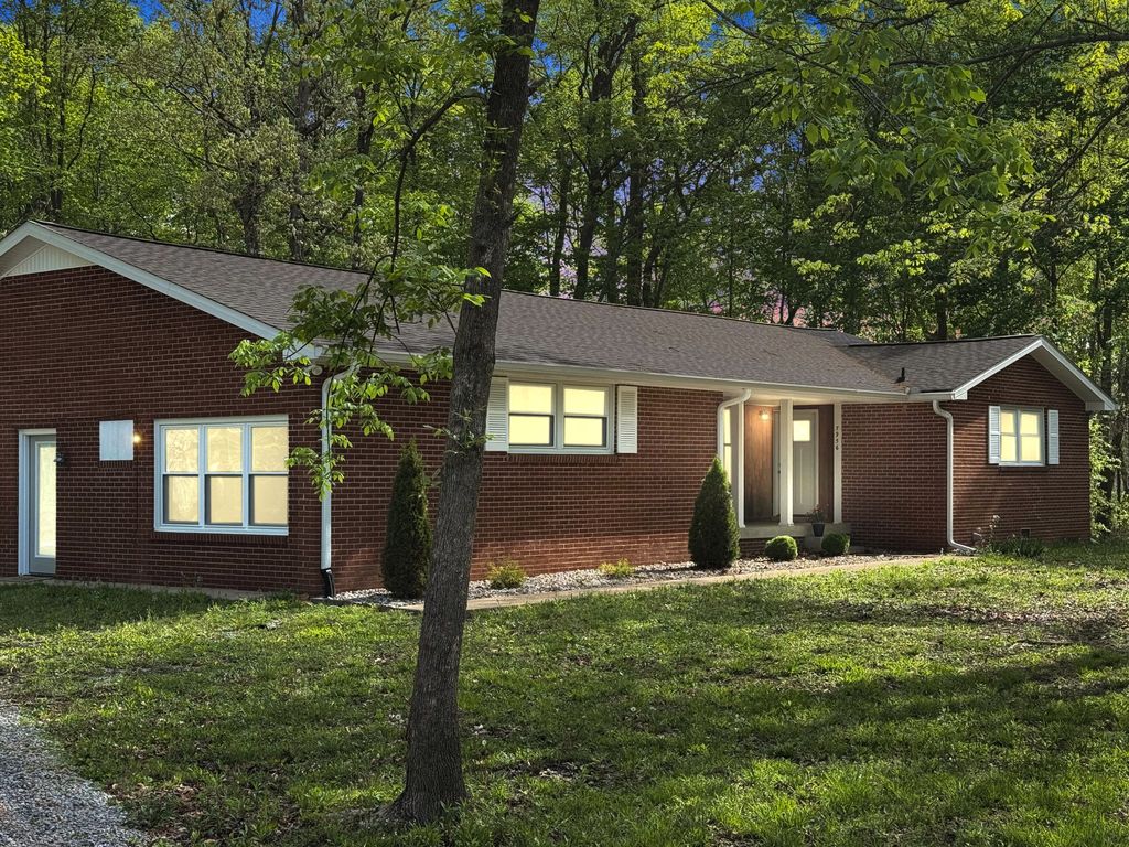7956 Bethlehem Rd, Springfield, TN 37172