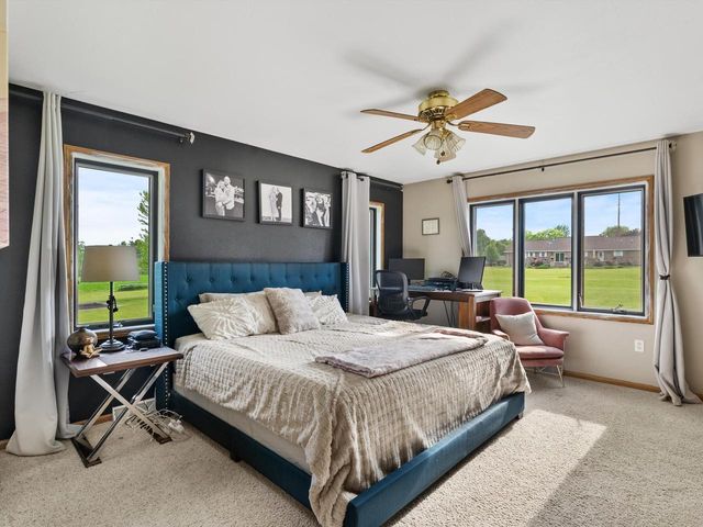 5177 Catalina COURT, Manitowoc, WI 54220