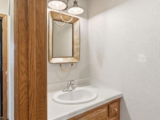 5177 Catalina COURT, Manitowoc, WI 54220