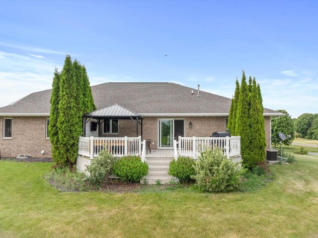 5177 Catalina COURT, Manitowoc, WI 54220