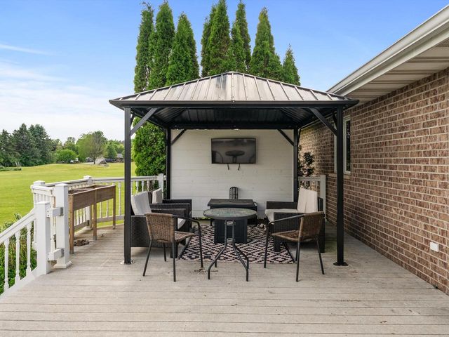 5177 Catalina COURT, Manitowoc, WI 54220