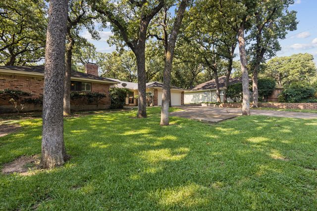2505 Oak Manor Court, Arlington, TX 76012