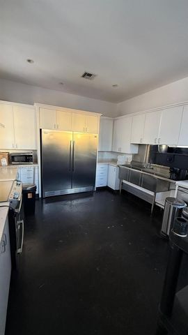 168 SE 1st St PH, Miami, FL 33131