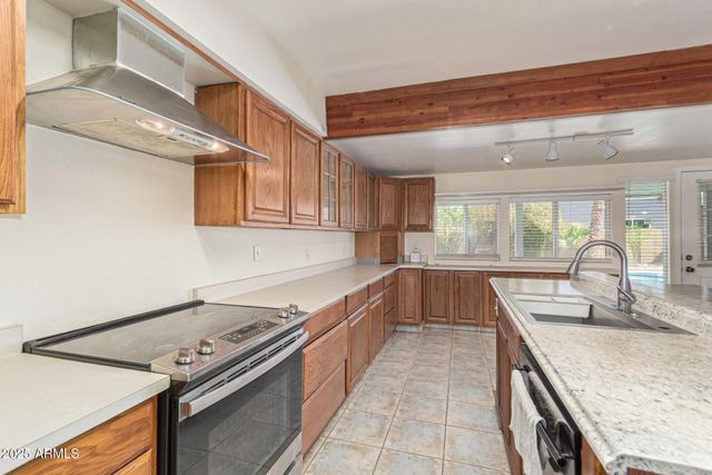 2300 E CONCORDA Drive, Tempe, AZ 85282