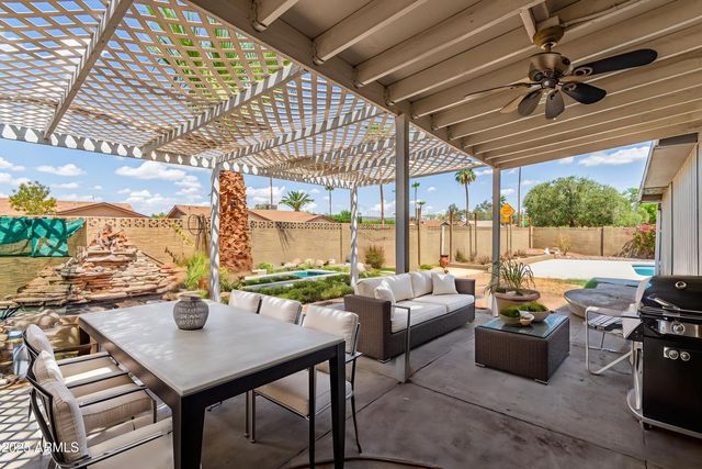 2300 E CONCORDA Drive, Tempe, AZ 85282