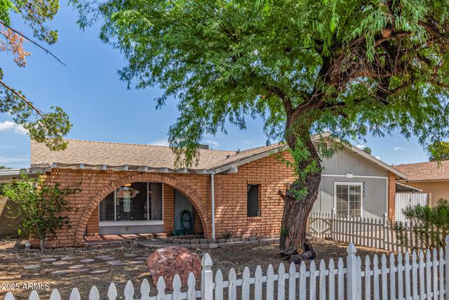 2300 E CONCORDA Drive, Tempe, AZ 85282