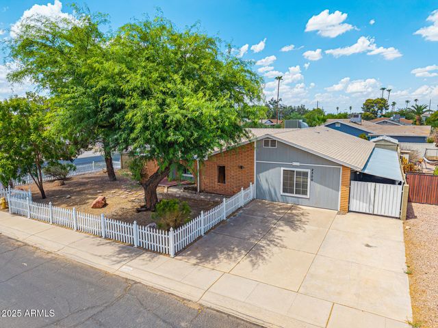 2300 E CONCORDA Drive, Tempe, AZ 85282