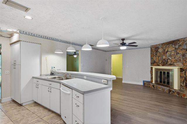 901 W RIVER DRIVE, Temple Terrace, FL 33617