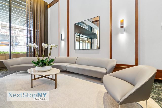 245 E 54th St Apt 16C, New York City, NY 10022