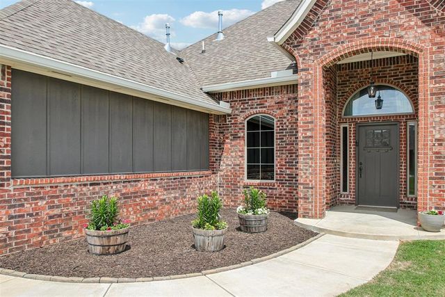 7 Southpointe Avenue, Tuttle, OK 73089