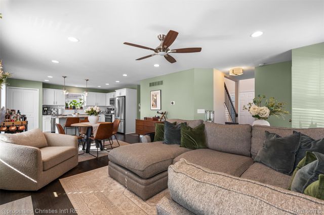 24610 Manistee Street, Oak Park, MI 48237