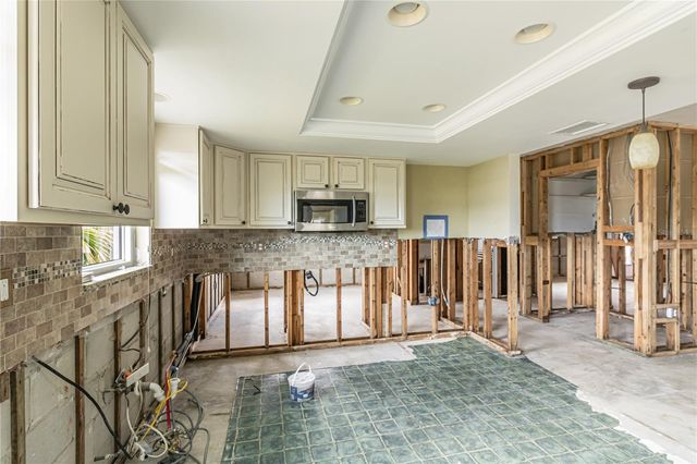 945 BAYSHORE DRIVE, Tarpon Springs, FL 34689