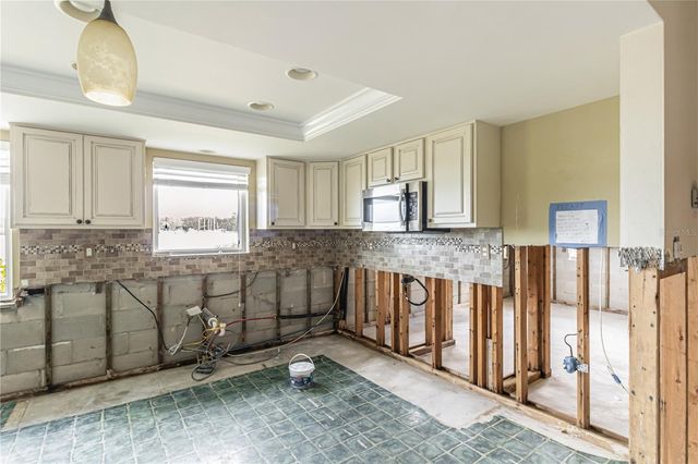 945 BAYSHORE DRIVE, Tarpon Springs, FL 34689