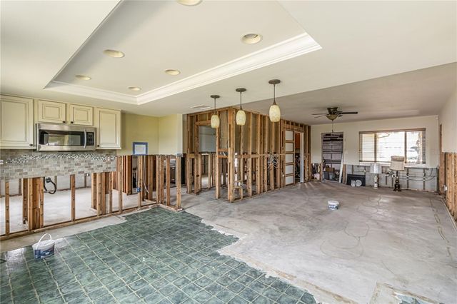 945 BAYSHORE DRIVE, Tarpon Springs, FL 34689