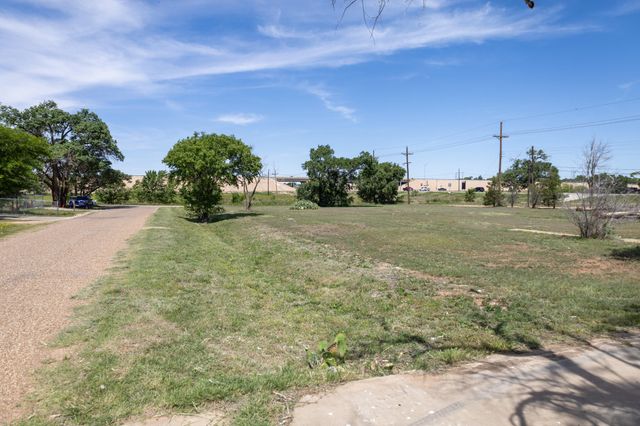 305 E Quinn Street, Lubbock, TX 79403
