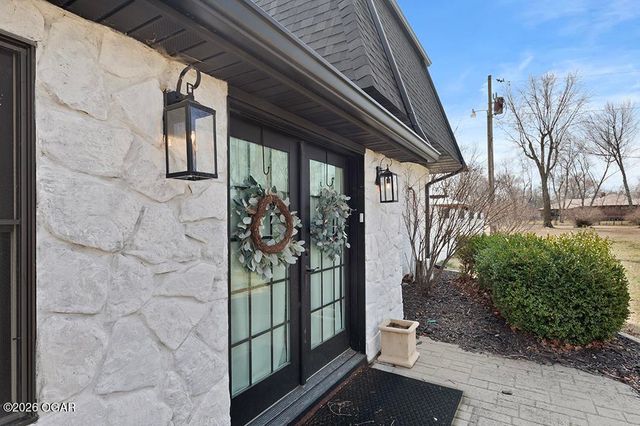 606 Meadowmere Drive, Webb City, MO 64870