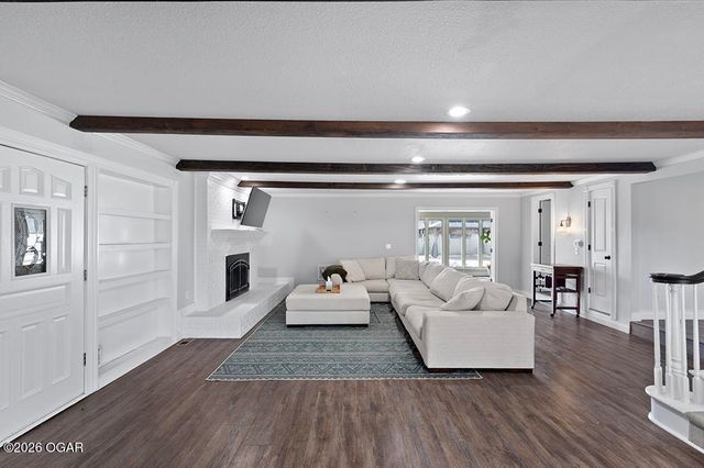 606 Meadowmere Drive, Webb City, MO 64870