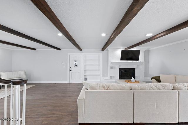 606 Meadowmere Drive, Webb City, MO 64870