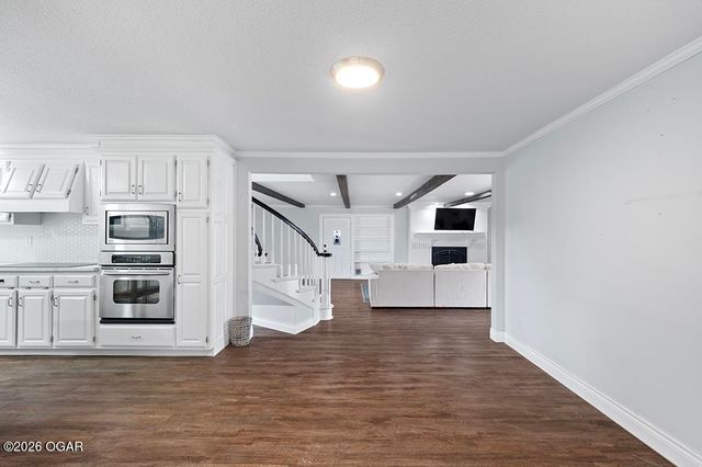 606 Meadowmere Drive, Webb City, MO 64870