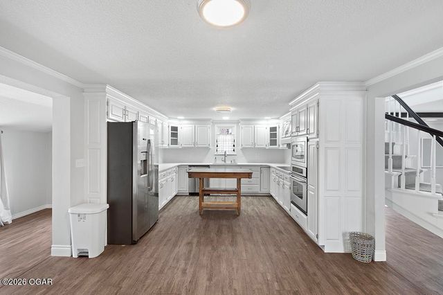 606 Meadowmere Drive, Webb City, MO 64870