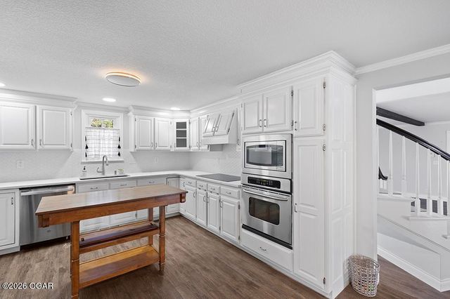 606 Meadowmere Drive, Webb City, MO 64870