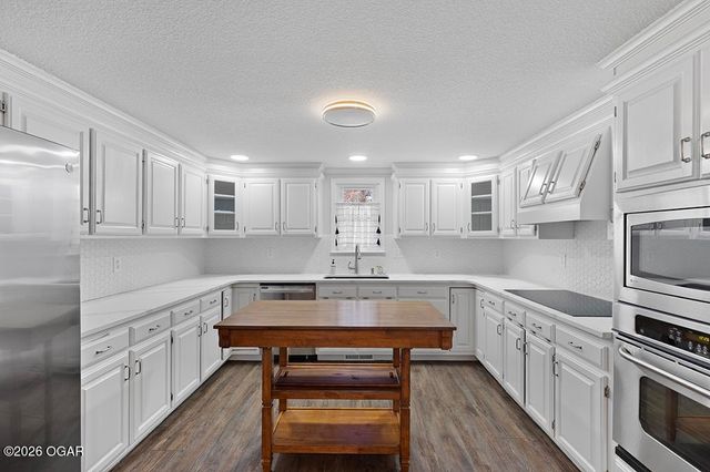 606 Meadowmere Drive, Webb City, MO 64870