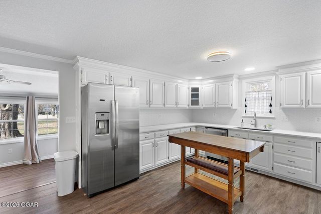 606 Meadowmere Drive, Webb City, MO 64870