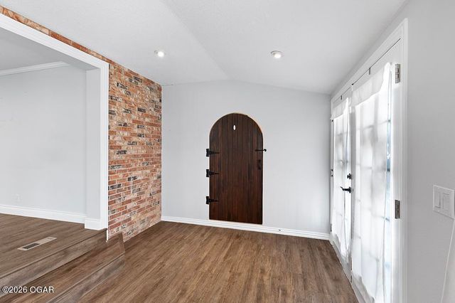 606 Meadowmere Drive, Webb City, MO 64870